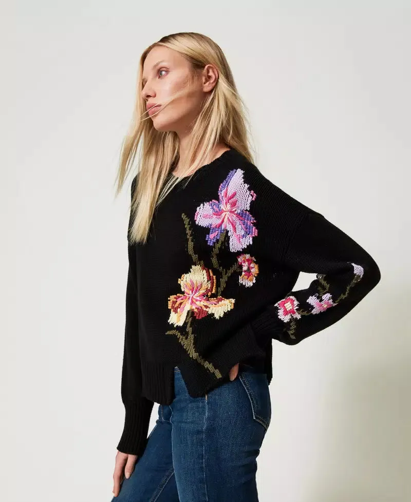 TWS-251TP3591 BLACK FLORAL KNIT TOP